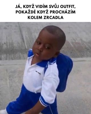 Když má outfit tak dobrej, že stalkuješ sám sebe 🪞👀 . #triangelstore #vyrobenovcesku #dnesnosim #meme #fashionmeme