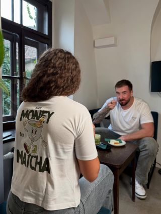 máme tu nový merch pro všechny milovníky MATCHY. matcha mood aktivován. najdeš je už teď na našem webu.🐸🦖🍀🍵 #matchalovers...