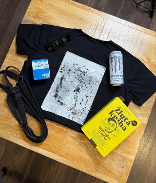 oblíbený kousek z kolekce a essentials našeho šéfa - když máš brand, kofein i bílkoviny v rovnováze😀 #dnesnosim #triangel...